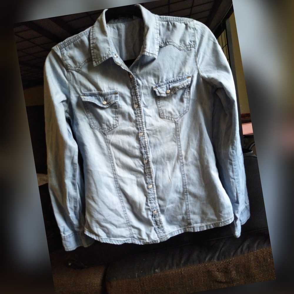 Designer Jean Blouse w pearl snap buttons